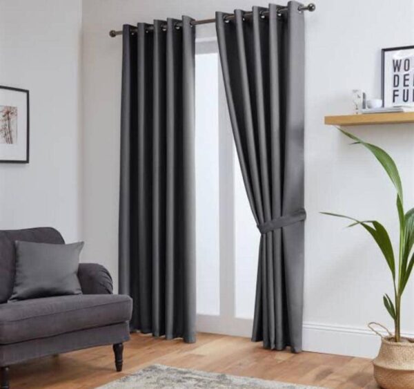 A Set Of 2 Pieces Curtains With  A Net